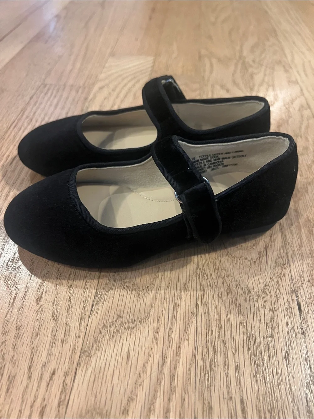 Girls velvet dress shoes